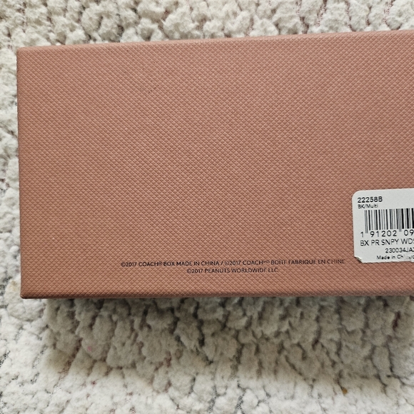 NWT Coach x Peanuts Bag Charm w/original box - Picture 9 of 9
